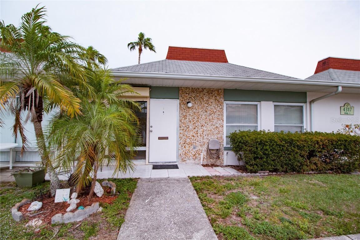 4317 Tahitian Gardens Cir. #G, Holiday, FL 34691