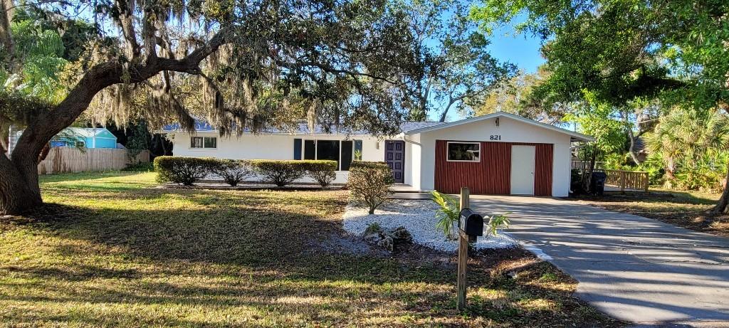 821 Azure Rd., Venice, FL 34293