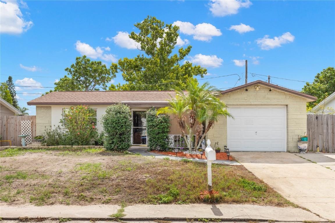 1042 Yale Dr., Holiday, FL 34691