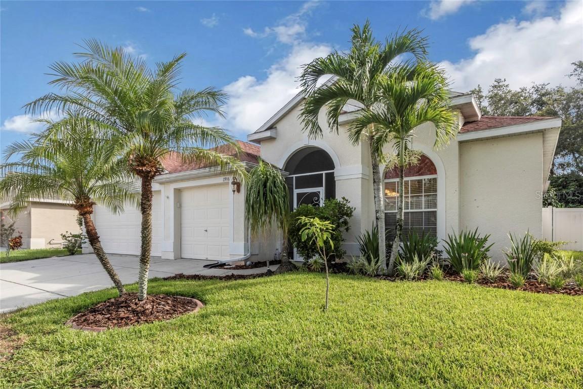 1916 Blue River Rd., Holiday, FL 34691