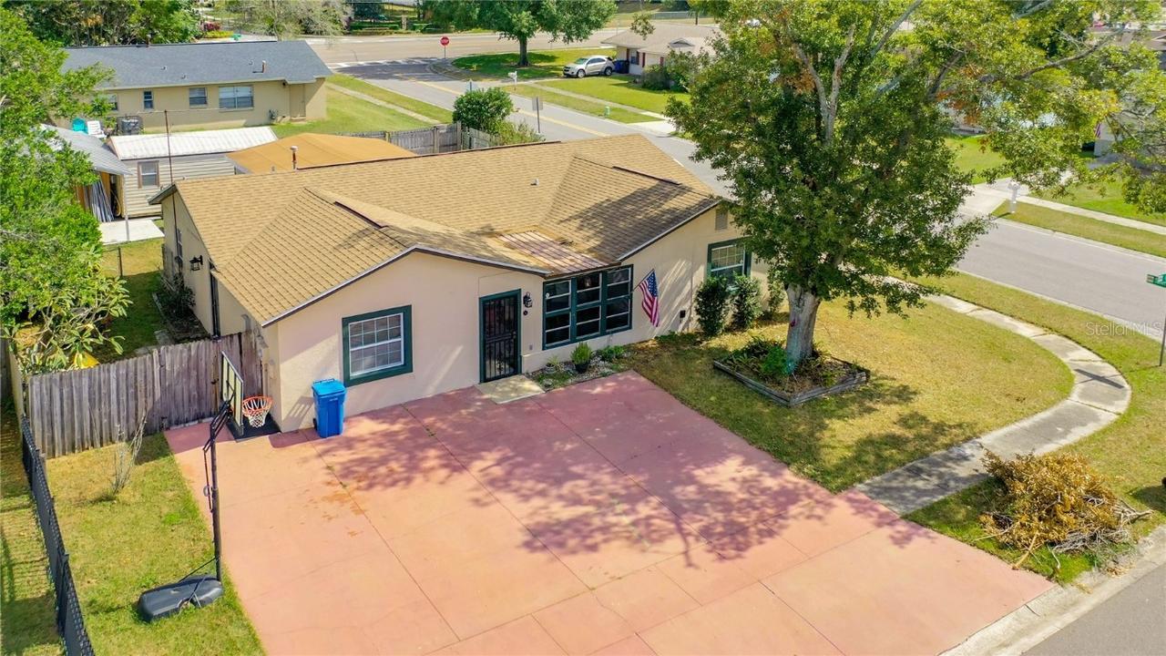 102 Circle Hill Dr., Brandon, FL 33510