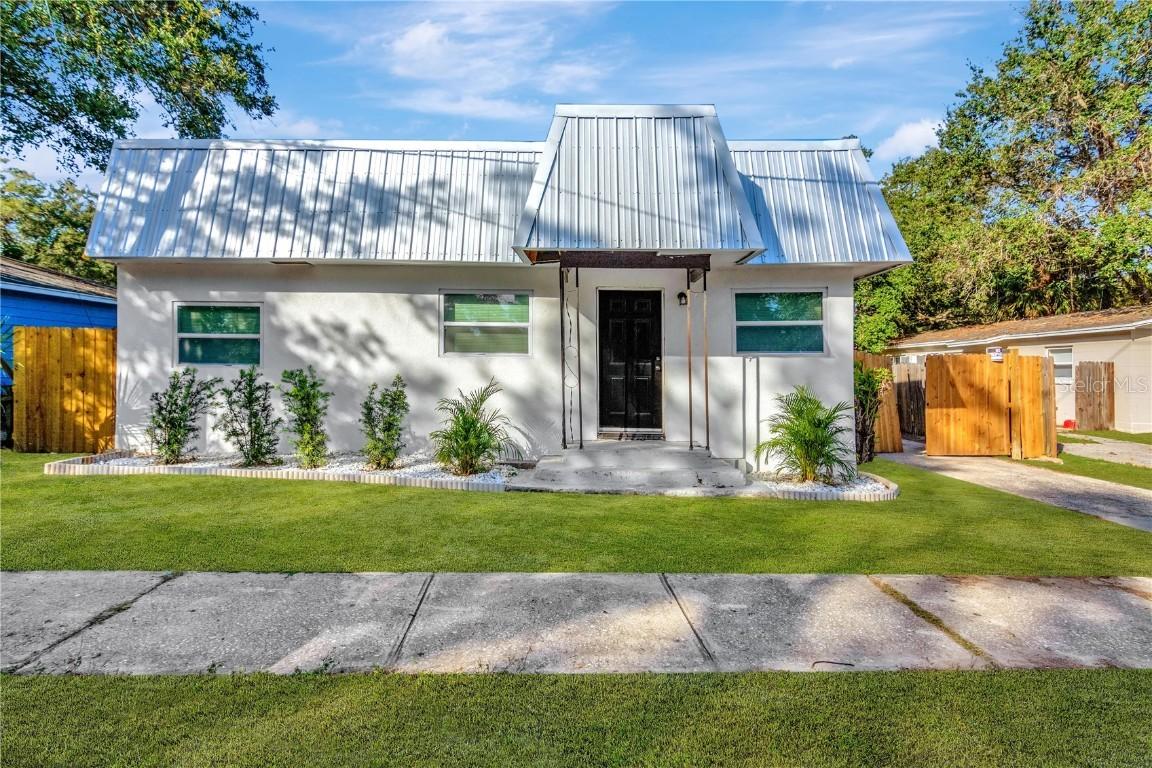 610 Woodlawn St., Clearwater, FL 33756