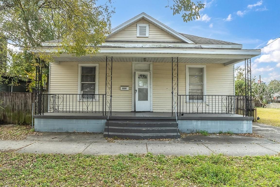 2221 E Stuart St., Tampa, FL 33605