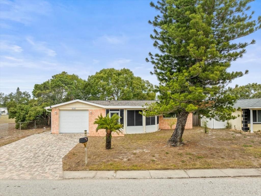 3519 Eisenhower Dr., Holiday, FL 34691