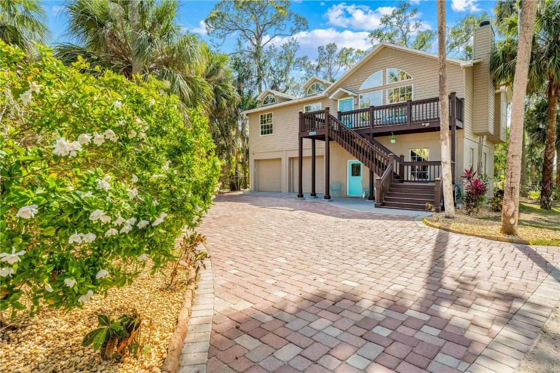 8711 Betty St., Port Richey, FL 34668