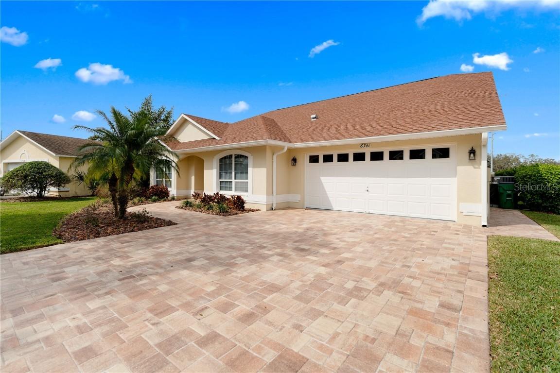 6741 Northlake Dr., Zephyrhills, FL 33542