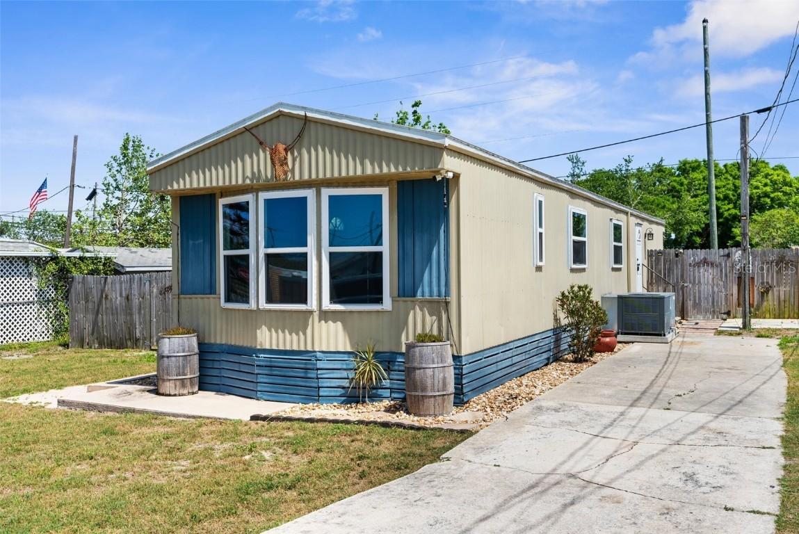 1938 Holiday Dr., Holiday, FL 34691