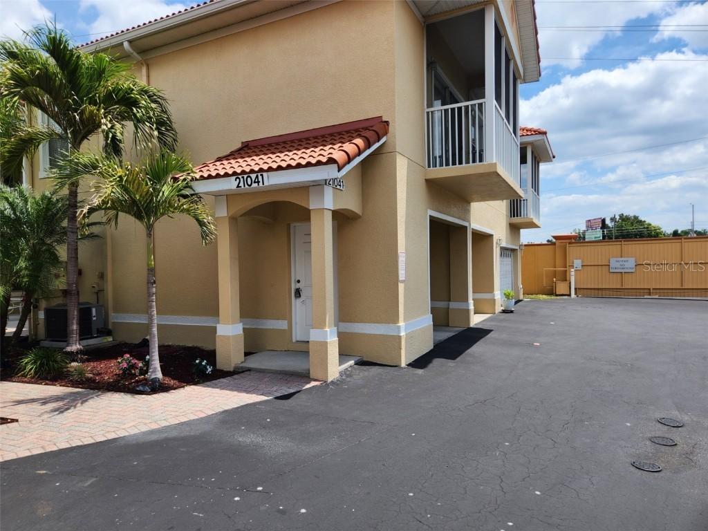 21041 Sunpoint Way #202, Lutz, FL 33558