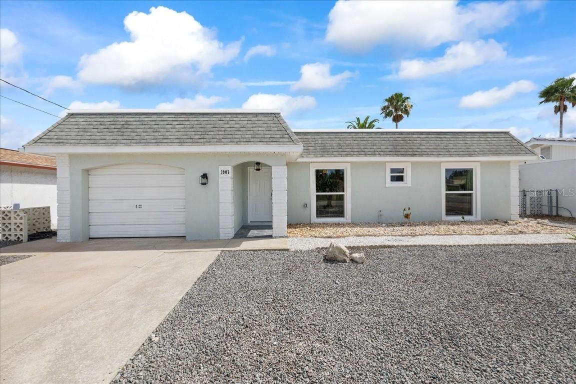 3907 Headsail Dr., New Port Richey, FL 34652