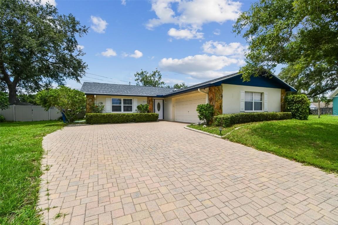 1071 Lexington Ct., Largo, FL 33771