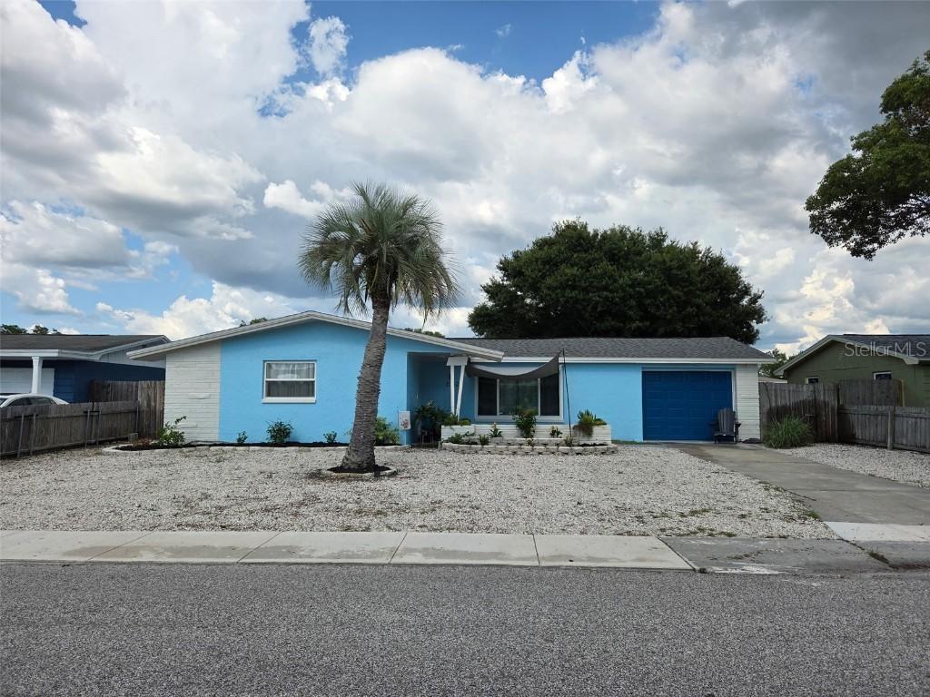 3252 Columbus Dr., Holiday, FL 34691