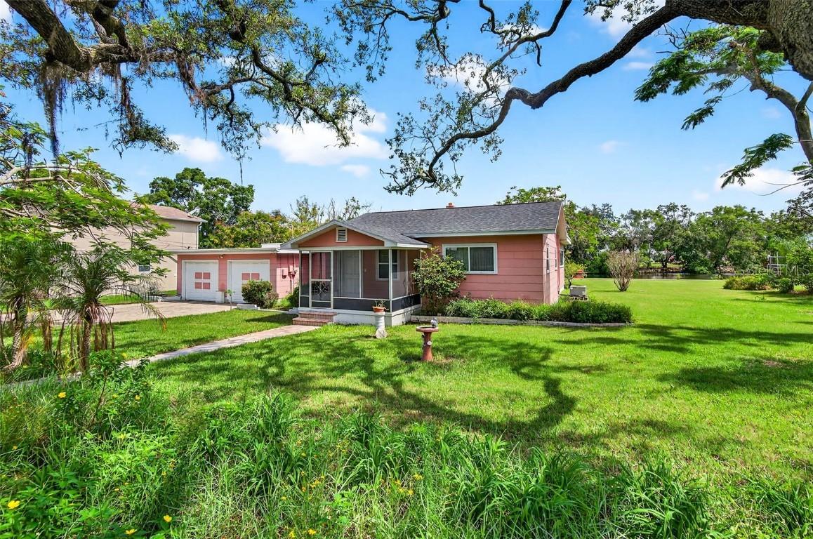 614 Riverside Dr., Tarpon Springs, FL 34689