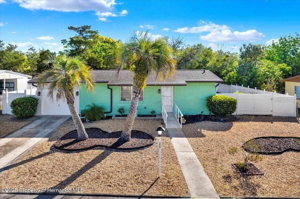 1054 Embassy Ave., Spring Hill, FL 34606