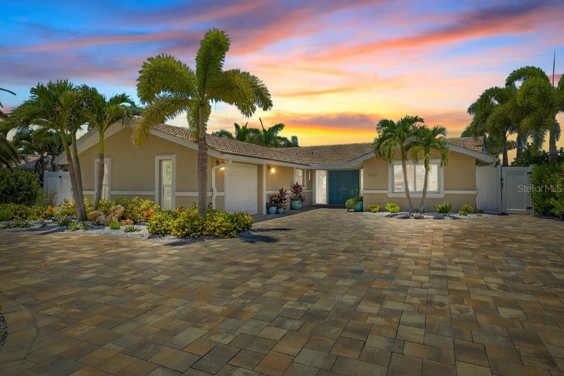 5433 Leeward Ln., New Port Richey, FL 34652
