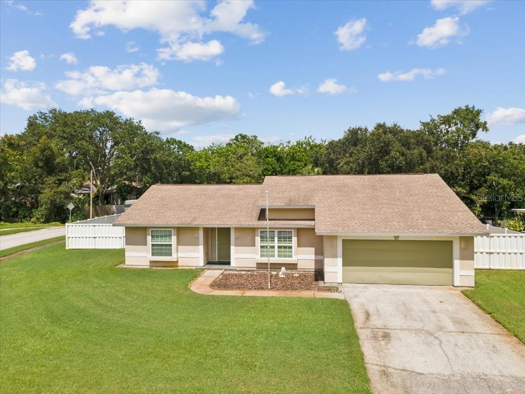 827 Creekside Ln., Palm Harbor, FL 34684