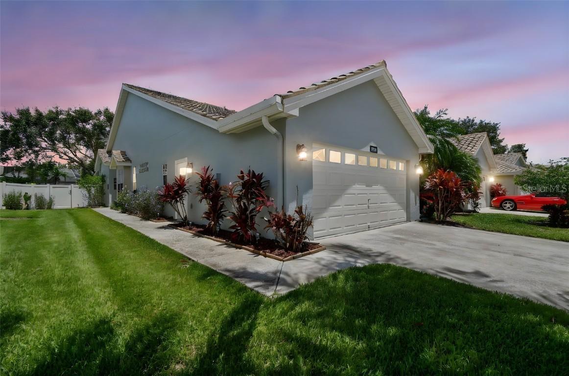 1725 Arabian Ln., Palm Harbor, FL 34685