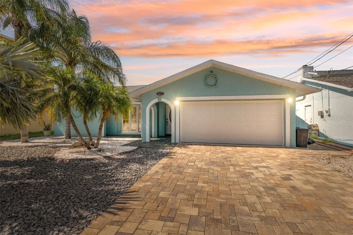 6637 Driftwood Dr., Hudson, FL 34667