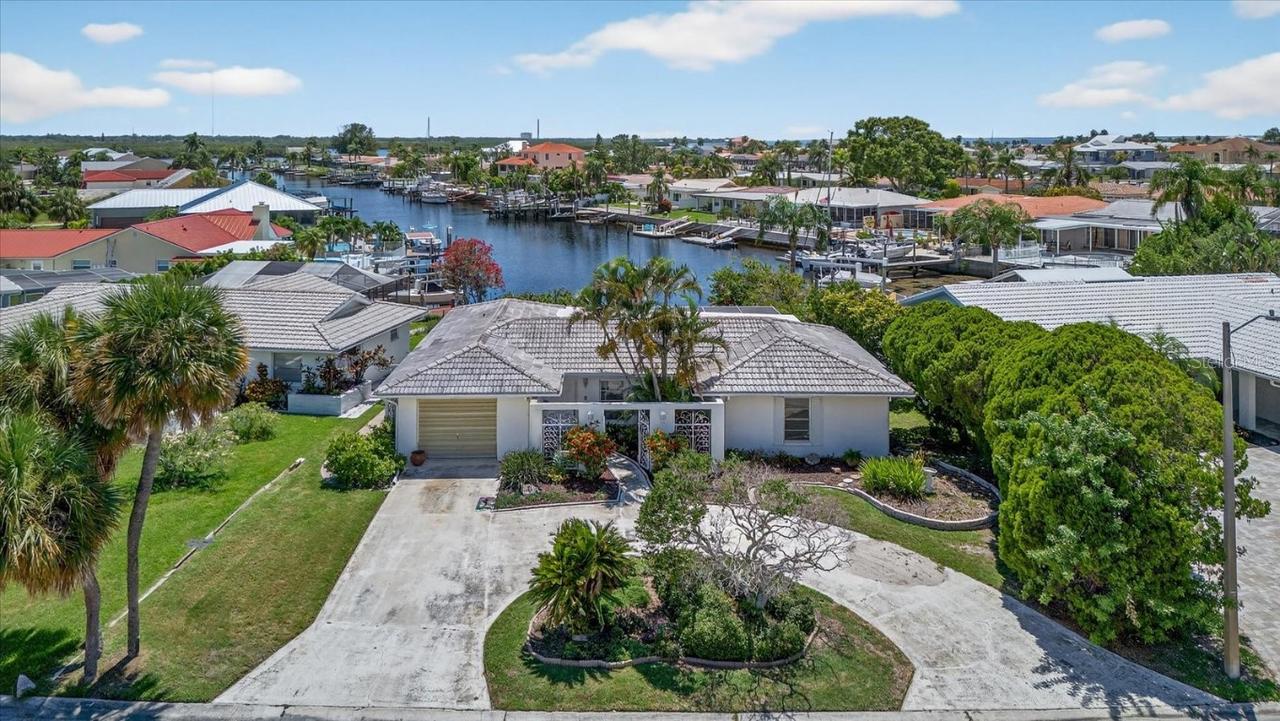 3818 Topsail Tr., New Port Richey, FL 34652
