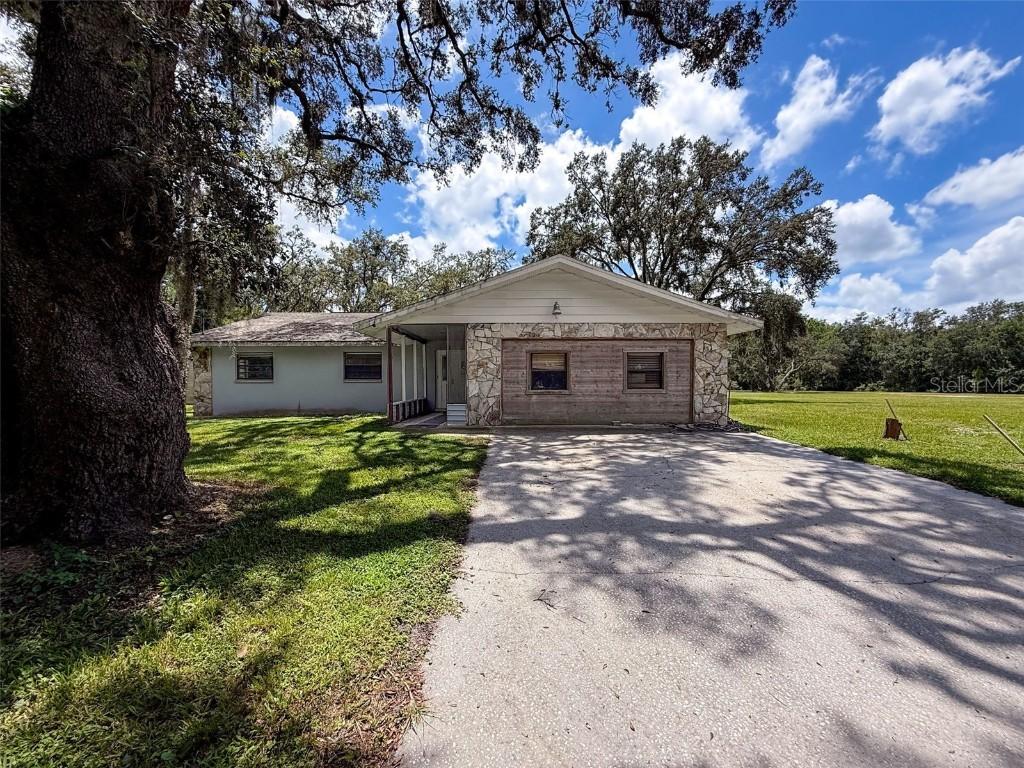 15438/15440 Azra Dr, Odessa, FL 33556