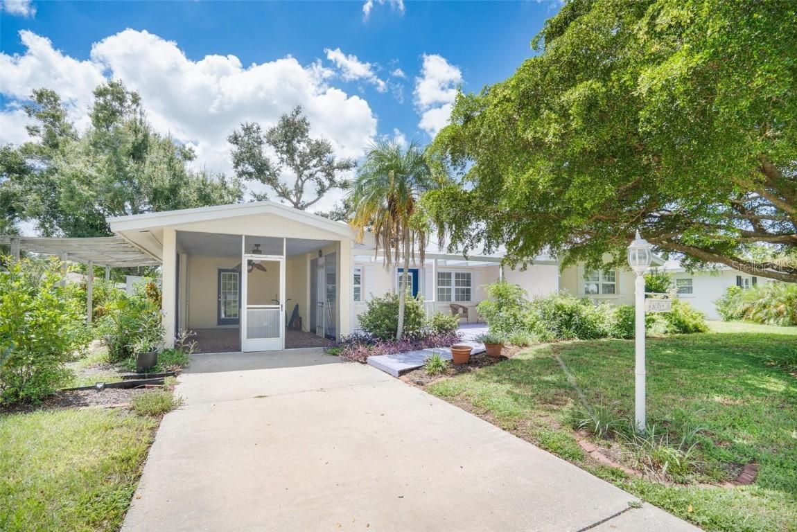 3040 New England St., Sarasota, FL 34231