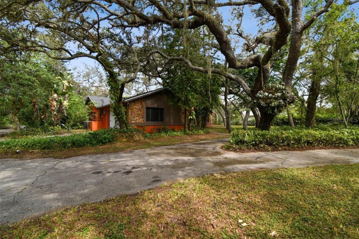 9885 Lakeview Dr., New Port Richey, FL 34654