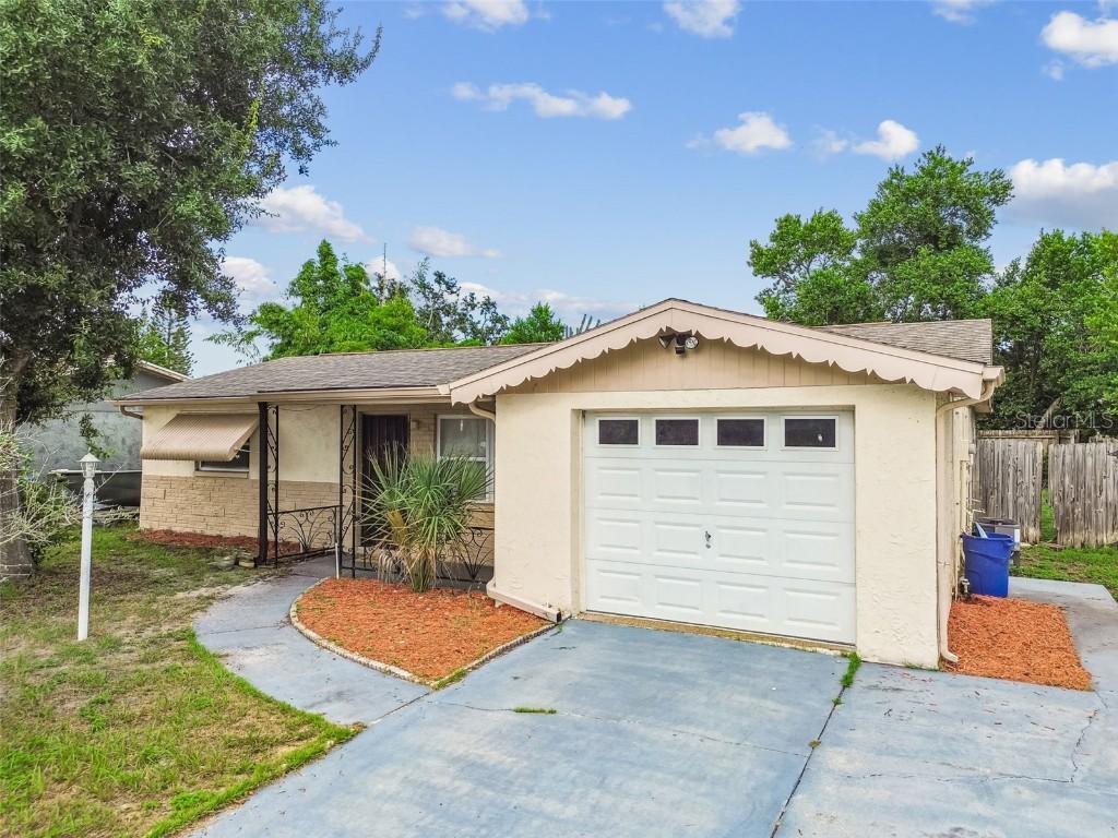 1042 Saxon Ln., Holiday, FL 34691
