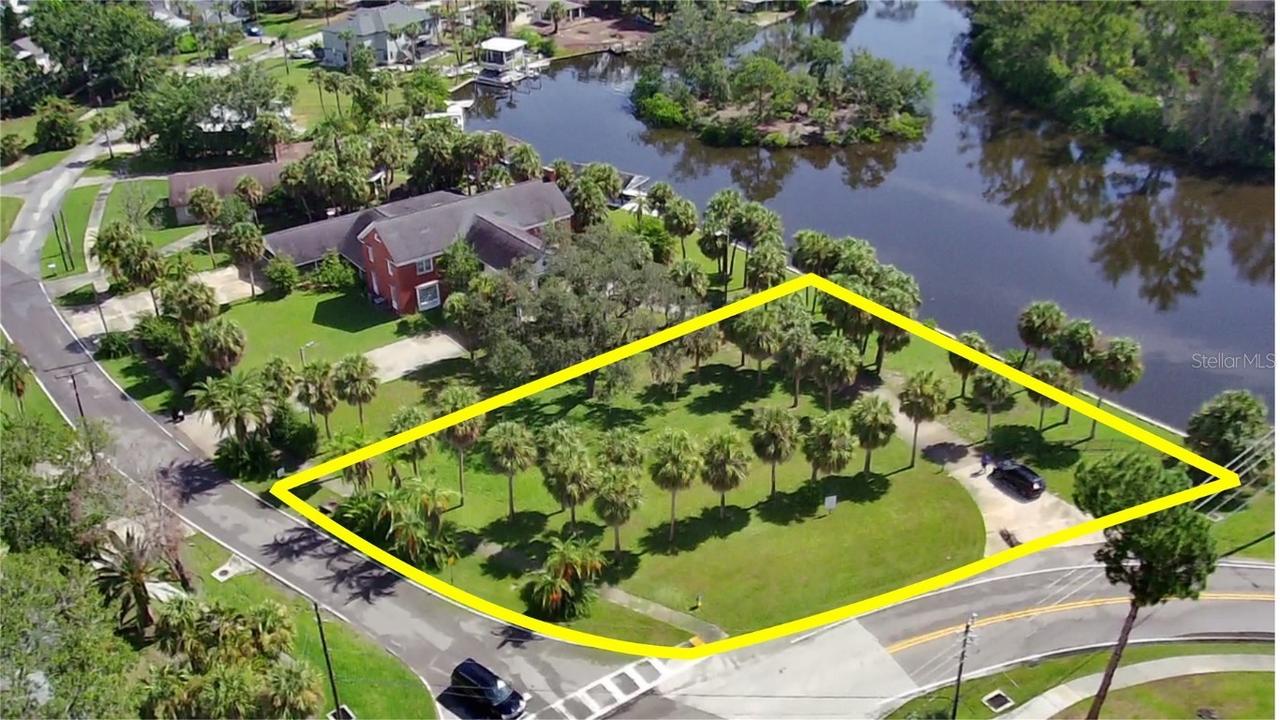 28 N Park Ave., Tarpon Springs, FL 34689