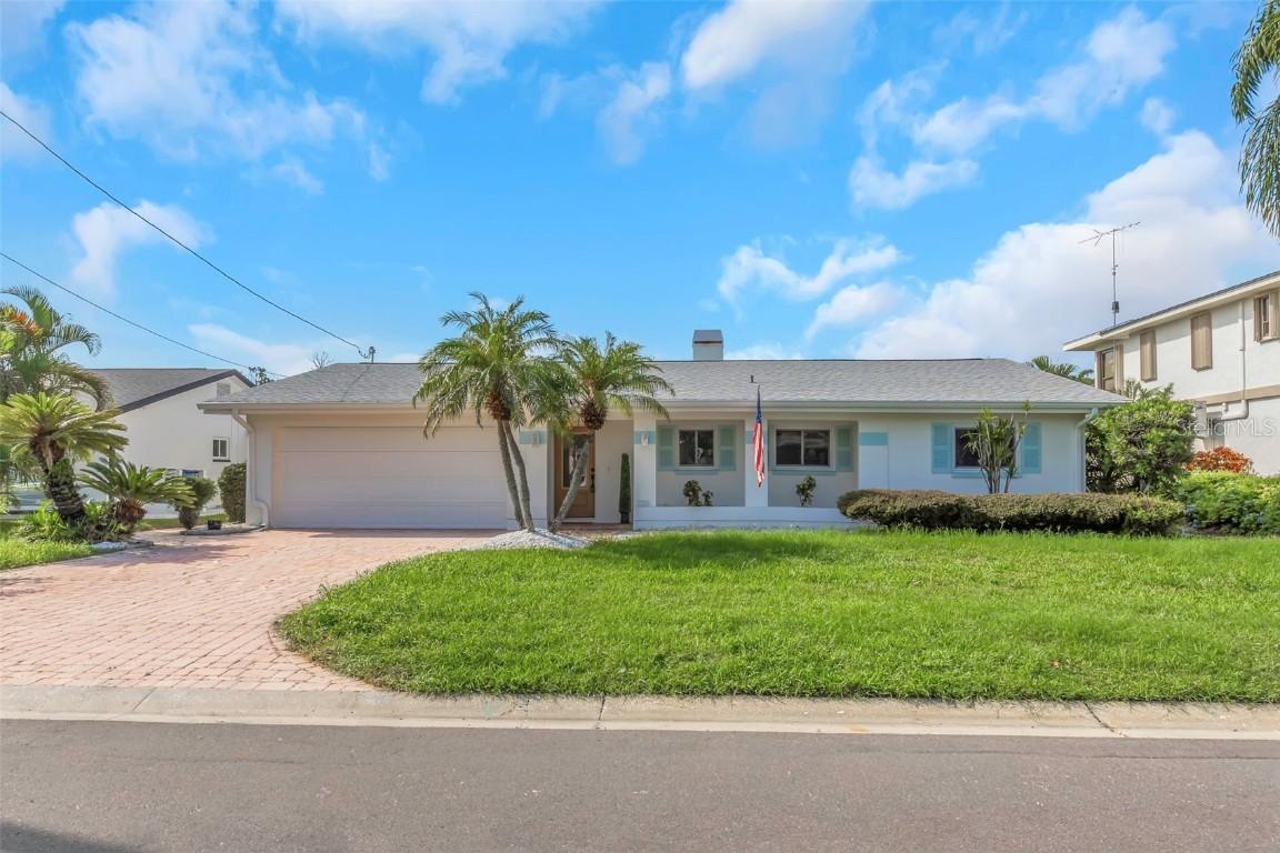 220 Driftwood Dr., Palm Harbor, FL 34683