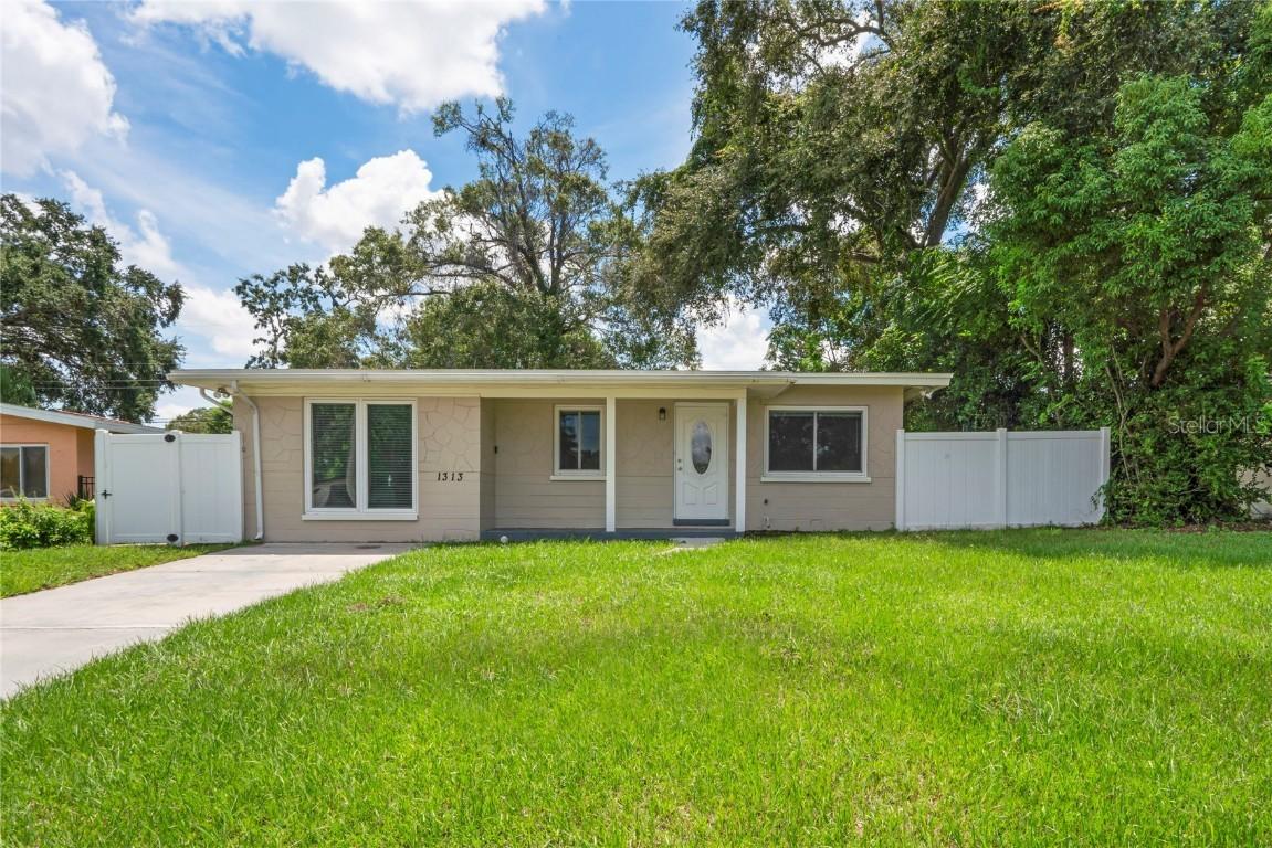 1313 N Barry St., Clearwater, FL 33756