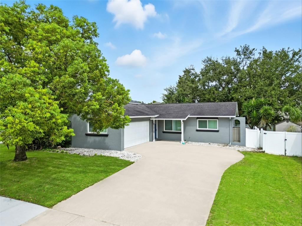 1715 Cromwell Dr., Tarpon Springs, FL 34689