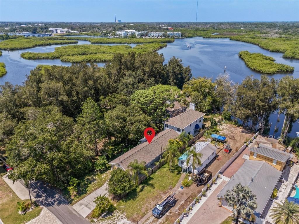 521 Midway Ln., Tarpon Springs, FL 34689