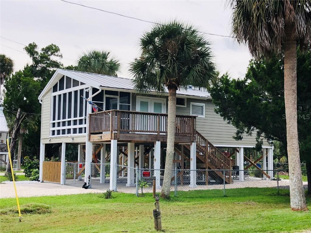 3480 Harbor Dr., Weeki Wachee, FL 34607