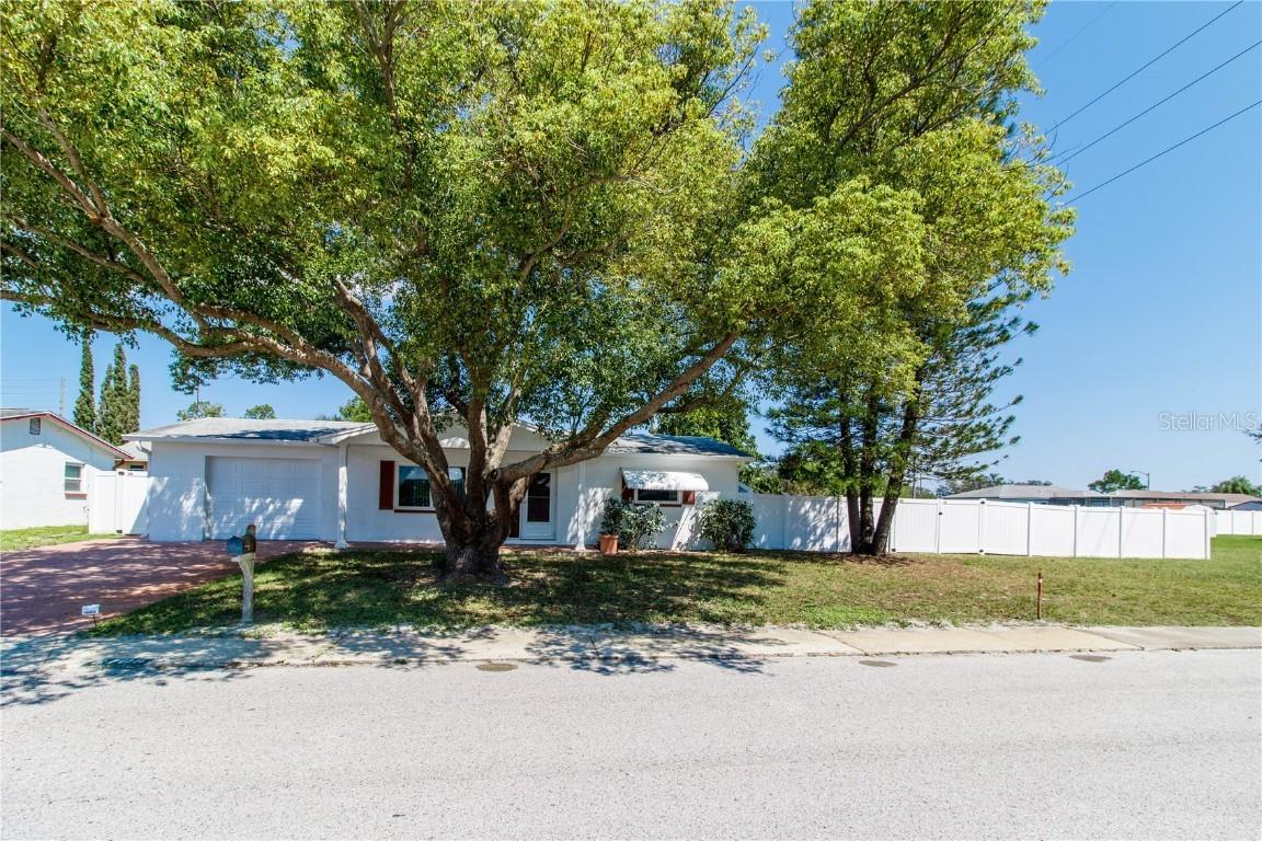8105 Winthrop Dr., Port Richey, FL 34668