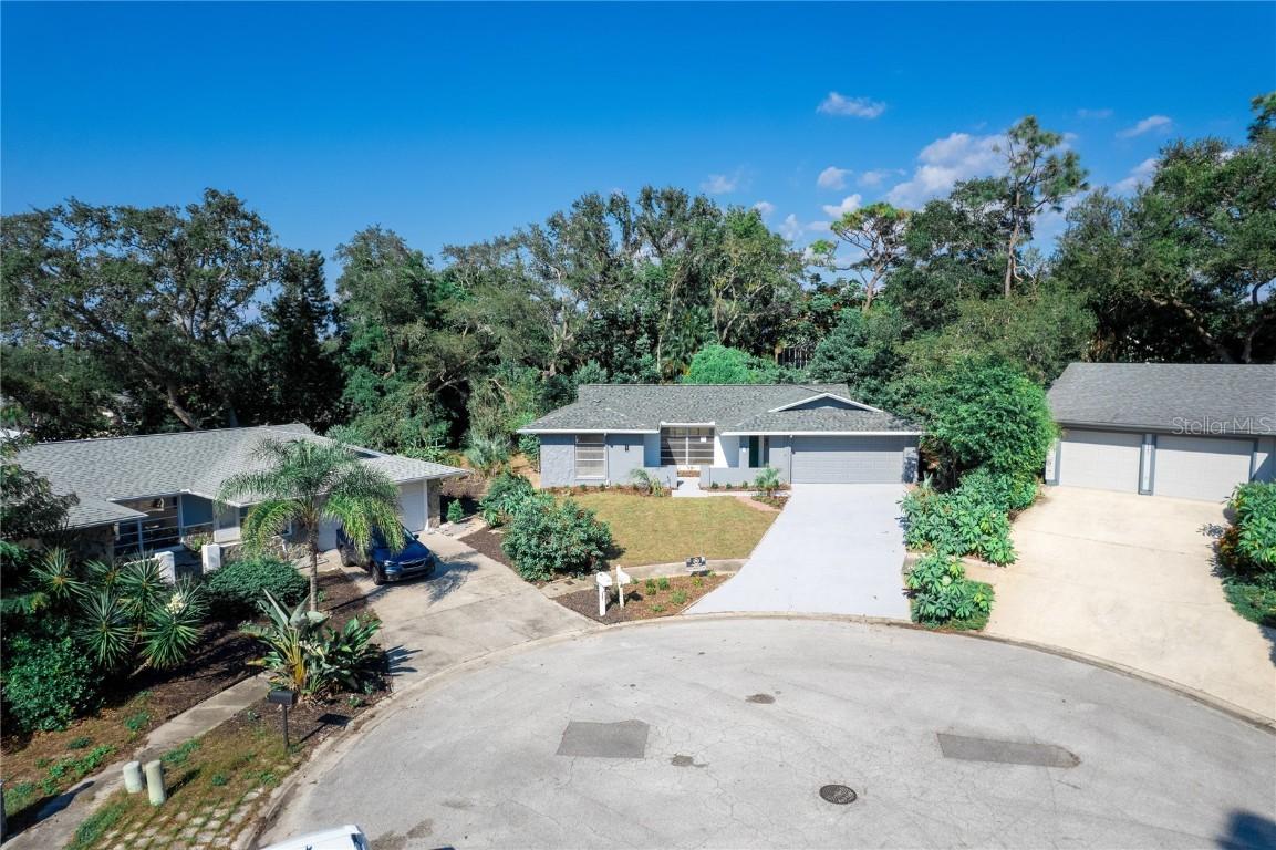 1395 Burnt Oak St., Tarpon Springs, FL 34689