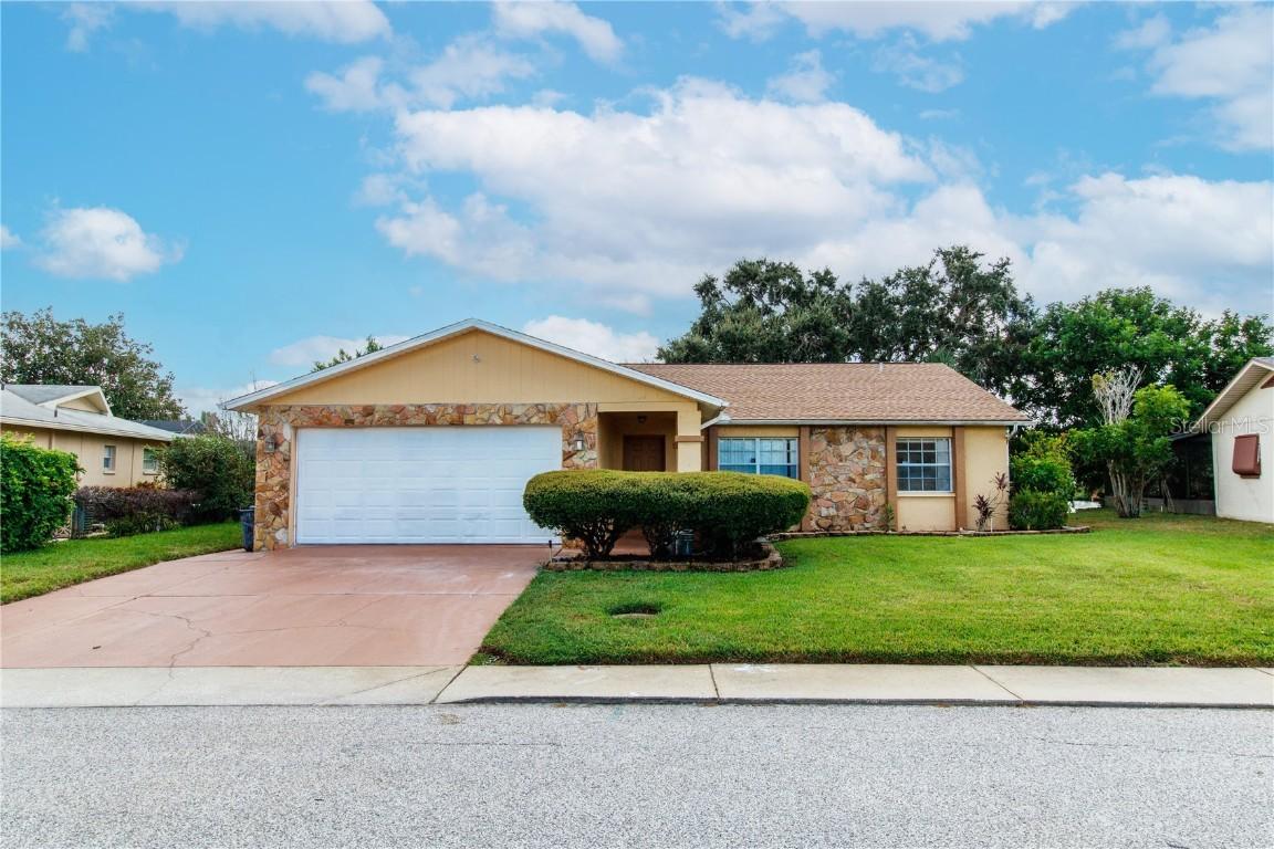9400 Lake Christina Ln., Port Richey, FL 34668