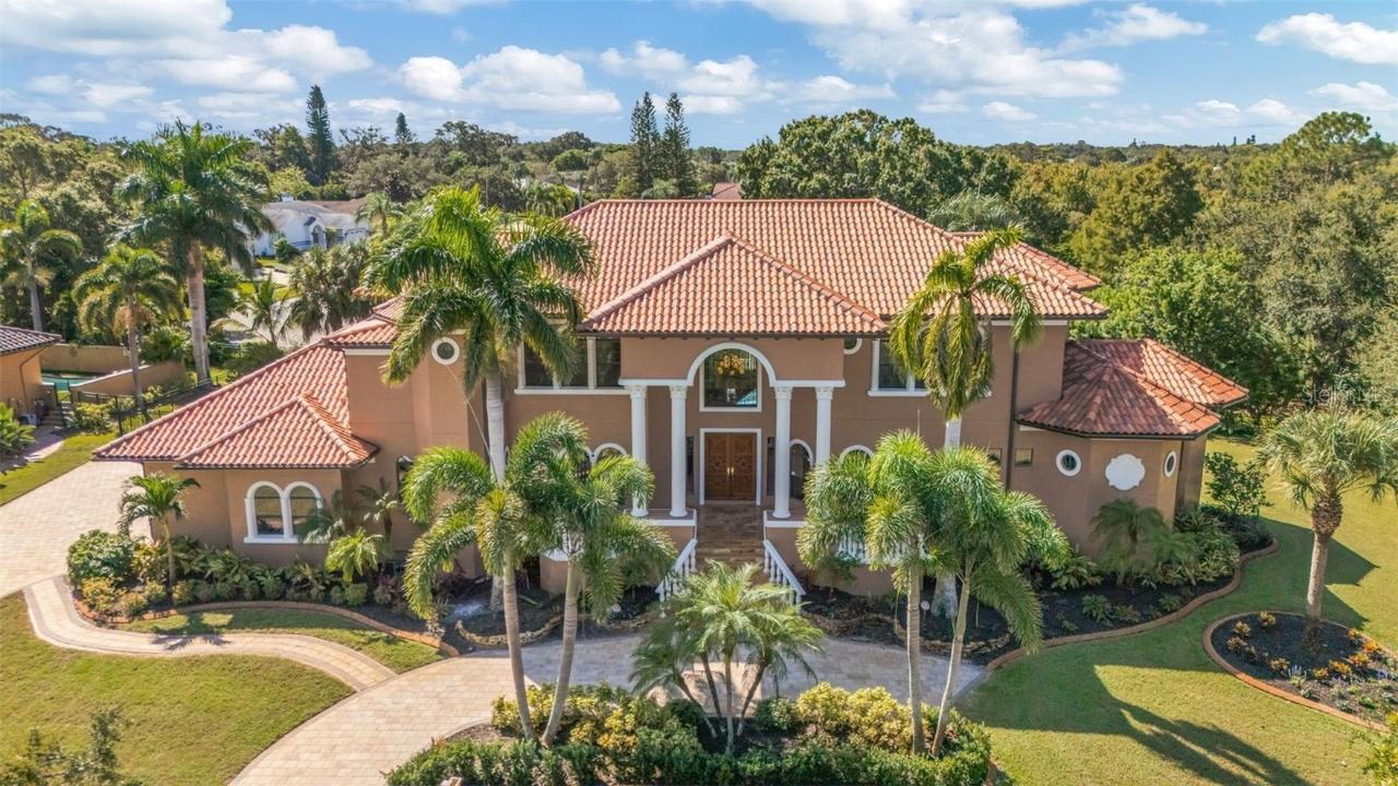 1079 Ashland Ave., Tarpon Springs, FL 34689