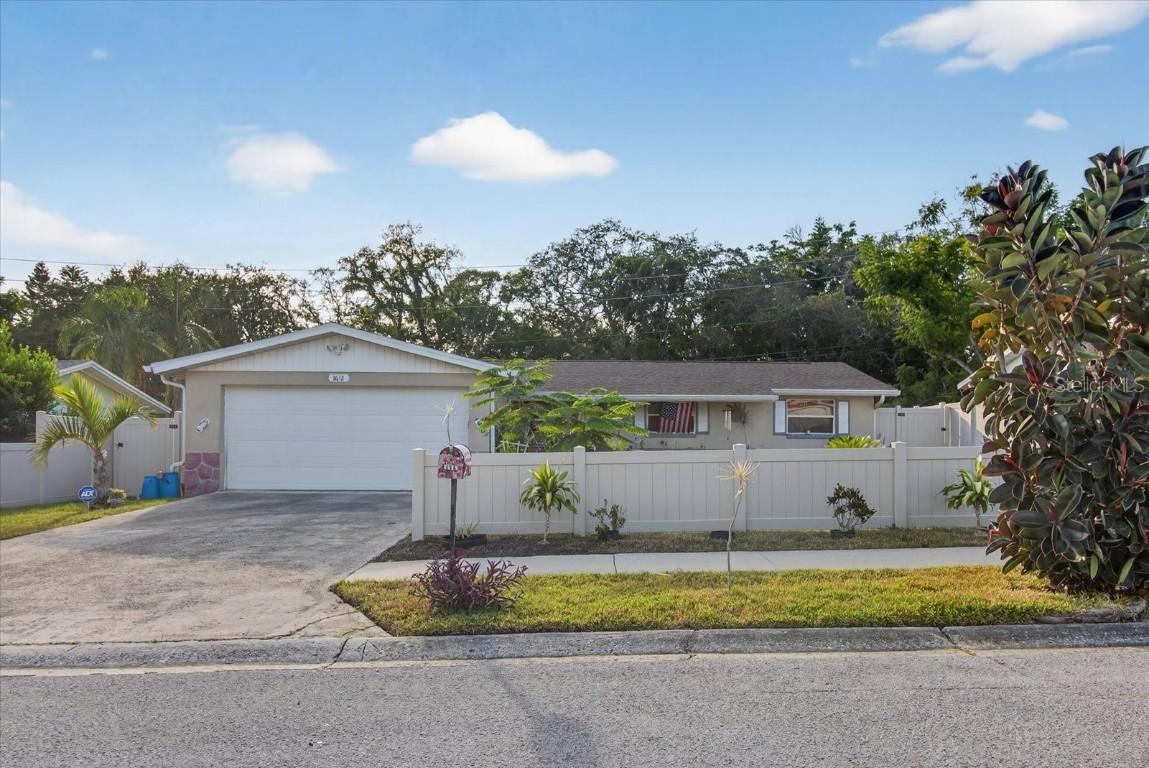 1612 Coppertree Dr., Tarpon Springs, FL 34689