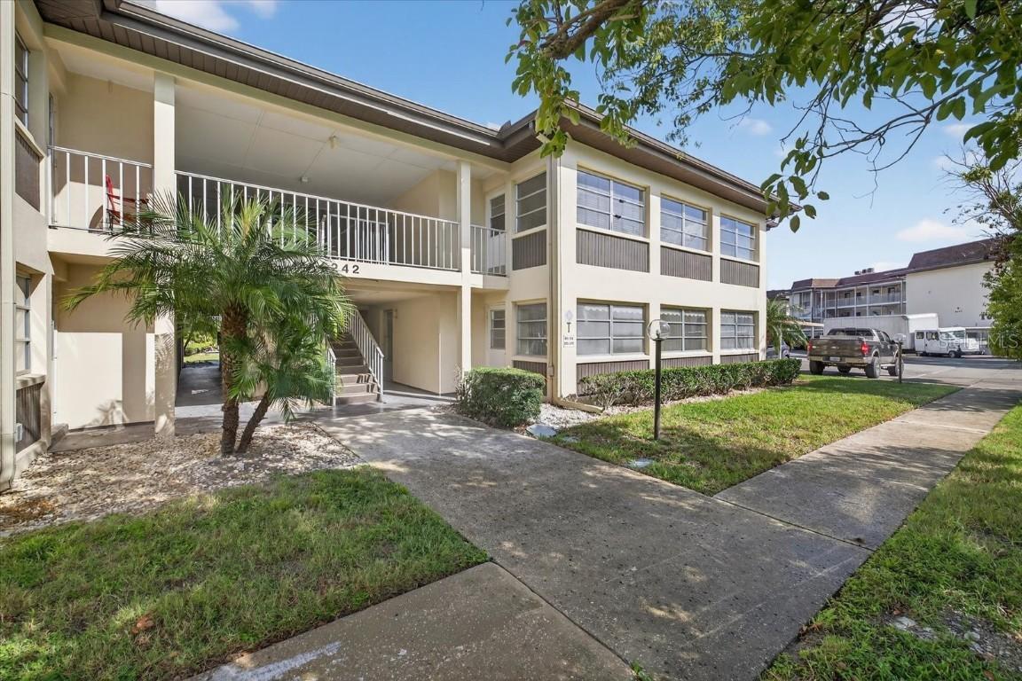 5242 Opal Ln. #207, New Port Richey, FL 34652