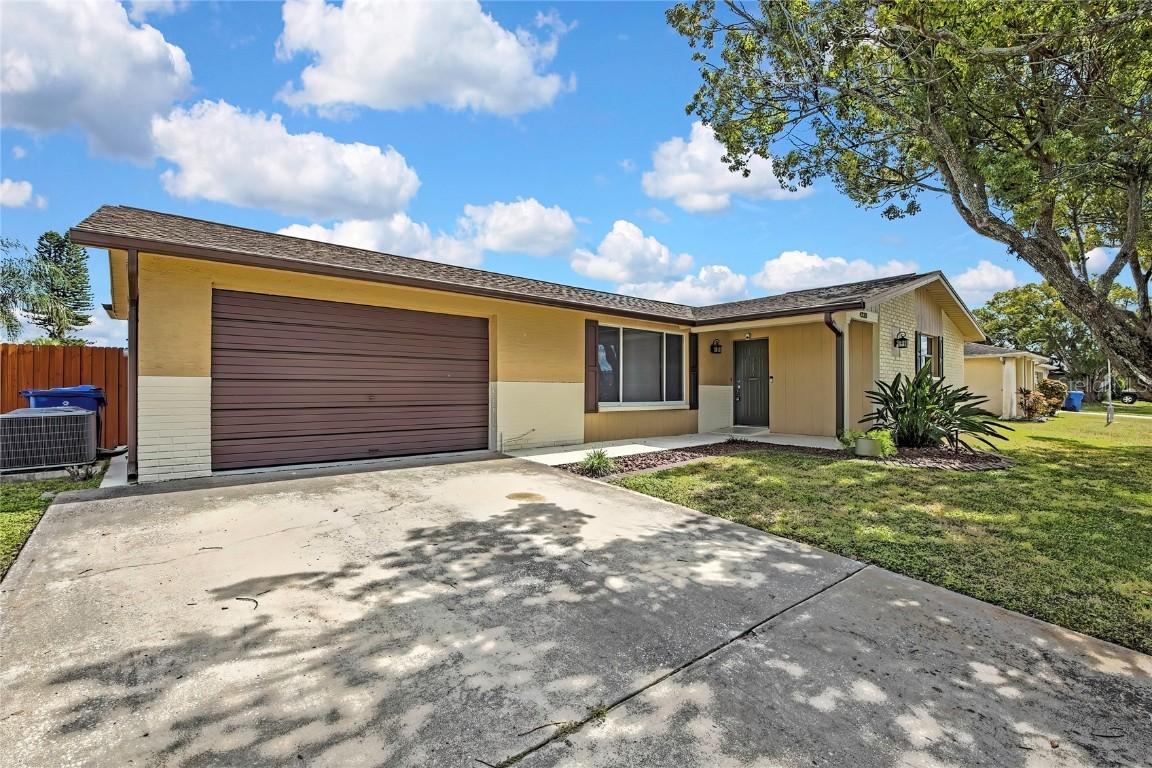4330 Tall Oak Ln., New Port Richey, FL 34653