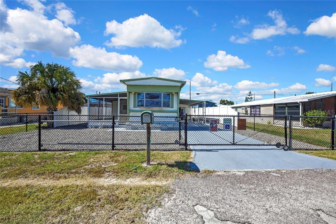 1841 Holiday Dr., Holiday, FL 34691