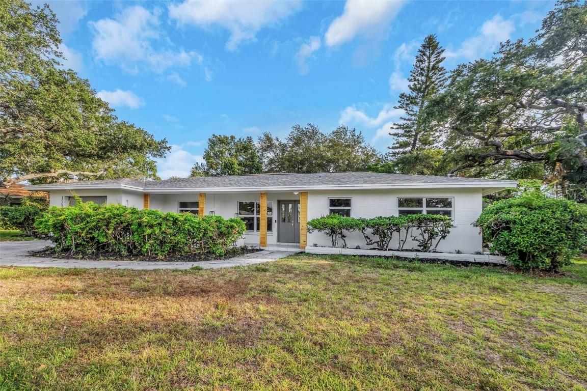 1905 Pinetree Ln., Largo, FL 33770