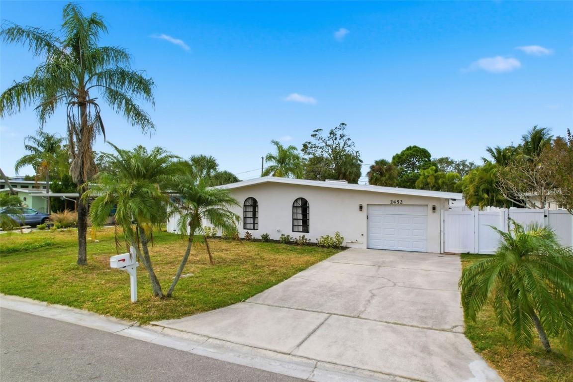 2452 Baywood Dr., Dunedin, FL 34698