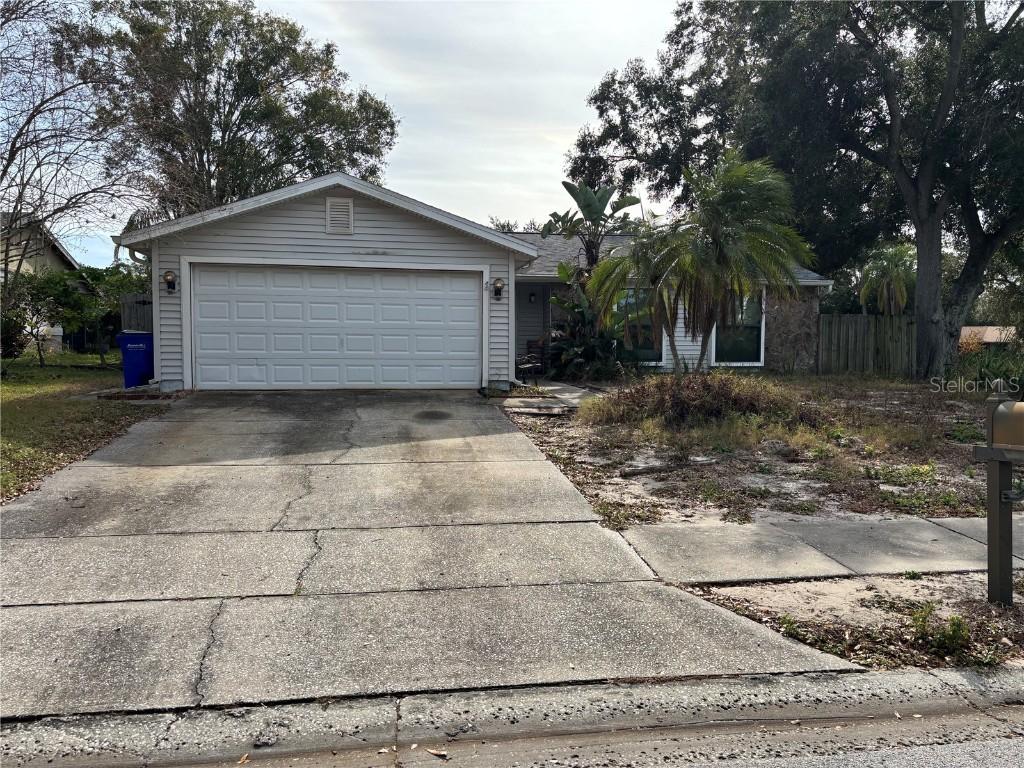 1023 Mineola Cir., Palm Harbor, FL 34683