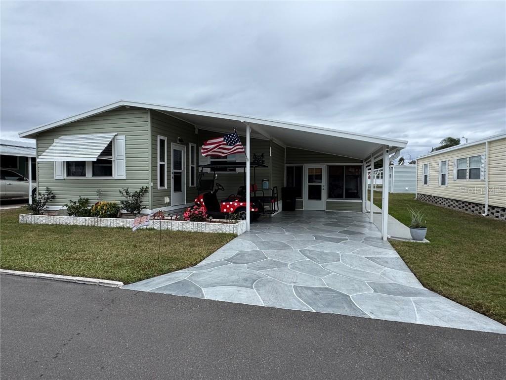 2100 Manoa Dr., Holiday, FL 34691