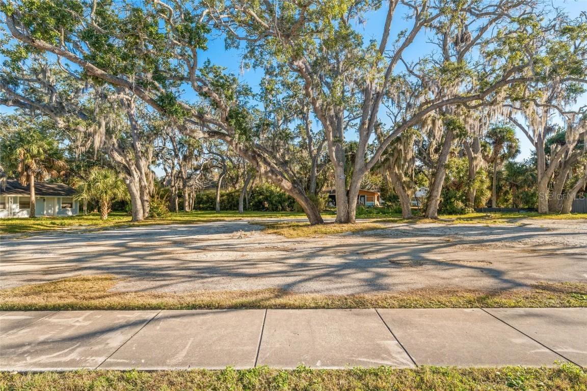 404 Canal St., Tarpon Springs, FL 34689