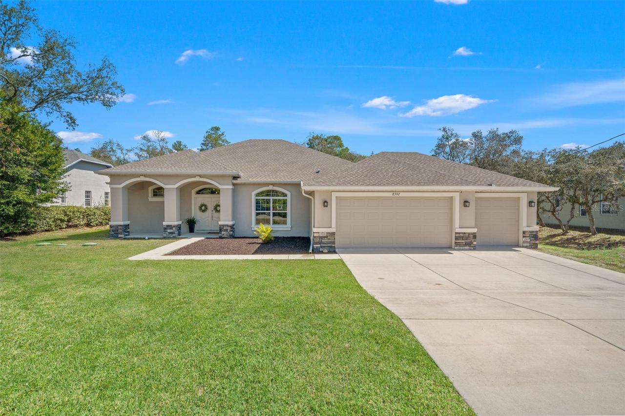 8392 Christopher Ln., Weeki Wachee, FL 34613