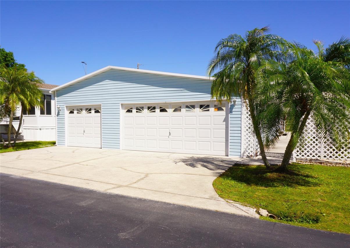 2016 Lake Linda Cir., Lutz, FL 33558