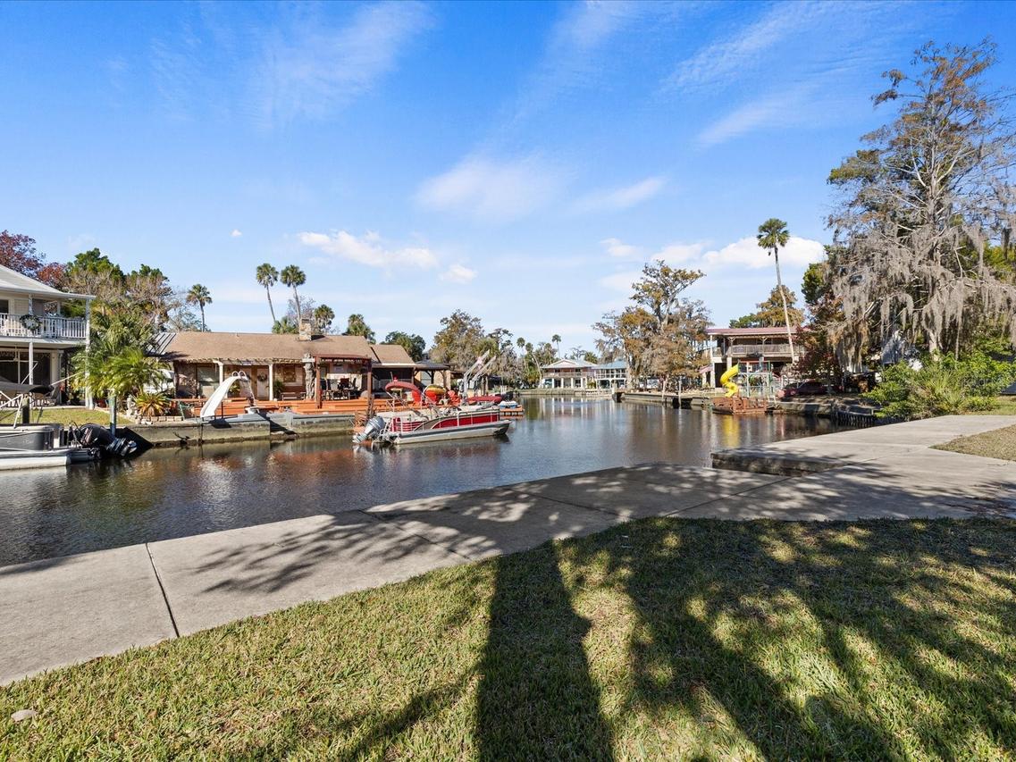 7255 Tropical Dr., Weeki Wachee, FL 34607