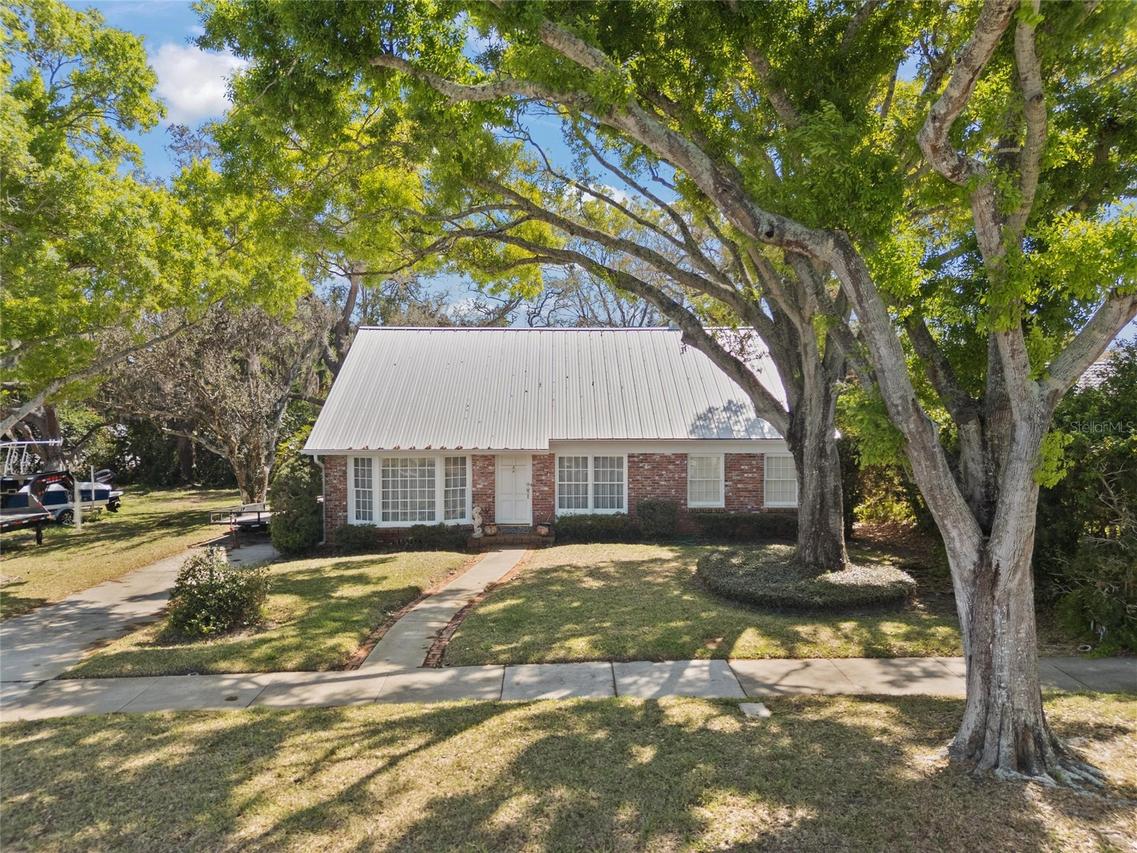 502 Hillcrest Ave., Tarpon Springs, FL 34689