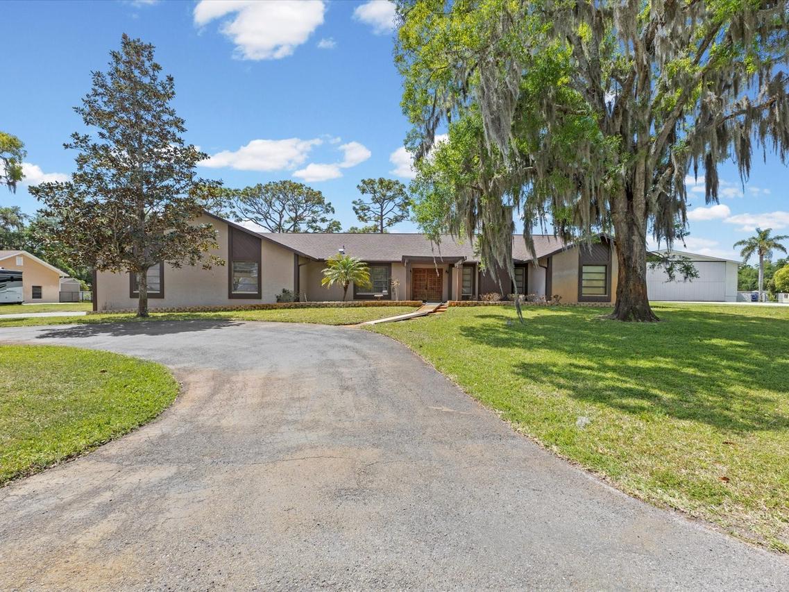 10700 Luscombe Ct., New Port Richey, FL 34654